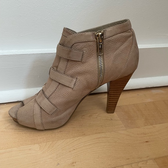 Arturo Chiang never worn peep toe pumps - Picture 3 of 5